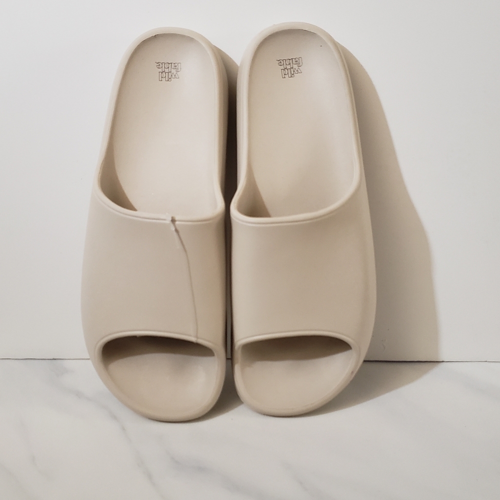 Stylish Wild Fable Robbie Off White Slide Sandals!
